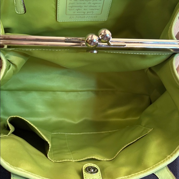 EUC Coach Signature Stripe Kisslock Tote Beige/Lime Green J0969-F13533 - Picture 8 of 15